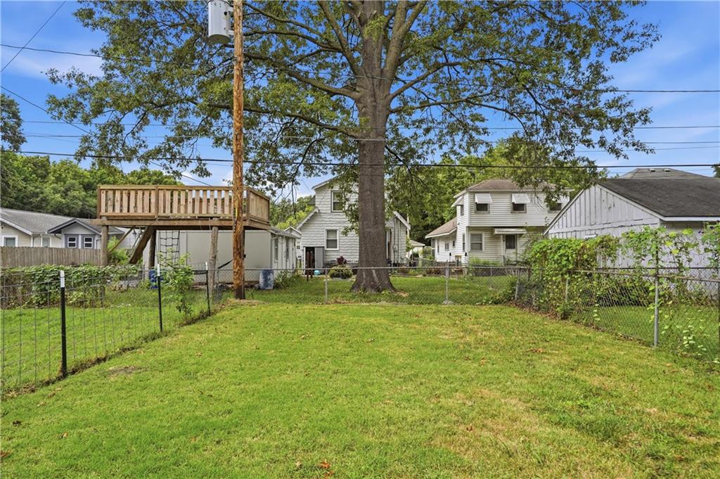 7616 Pennsylvania Ave, Kansas City, MO 64114