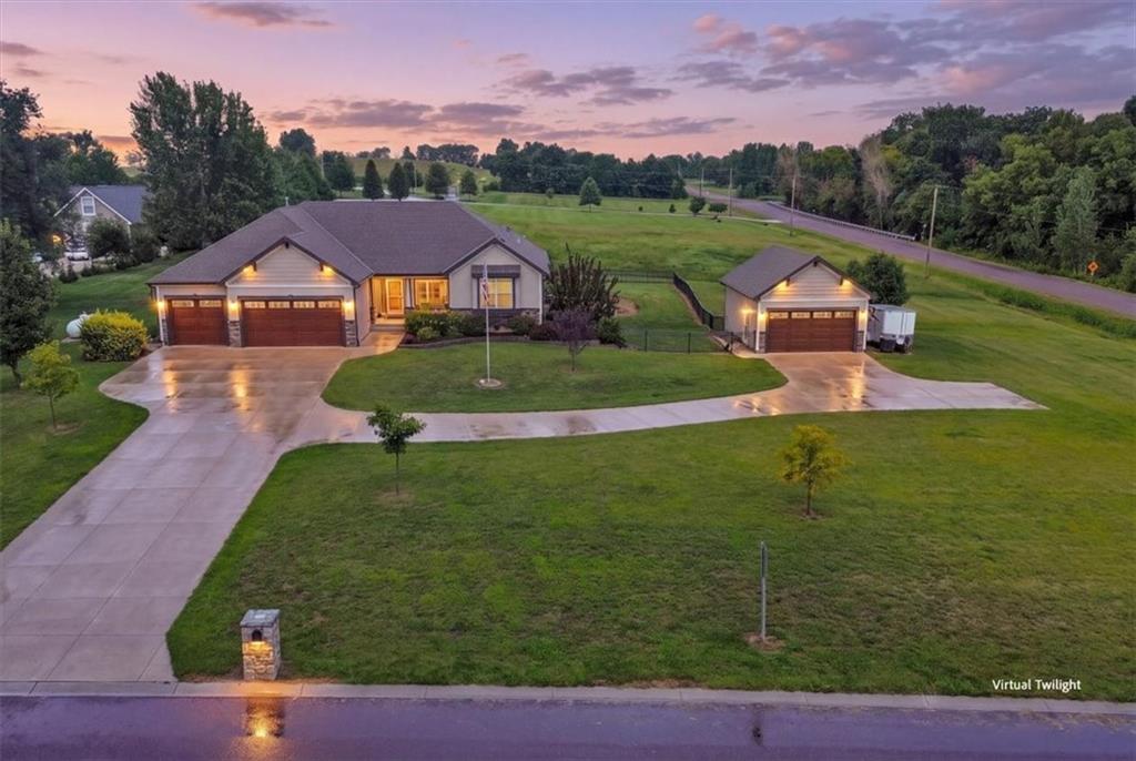 18220 Prairie View Dr, Tonganoxie, KS 66086
