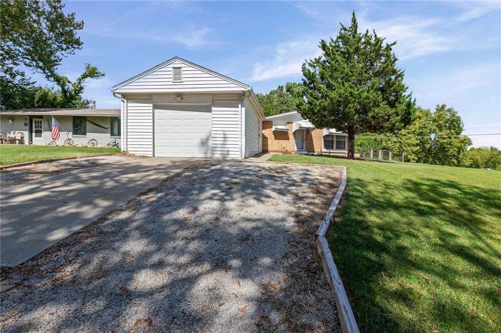 800 Marilynn Ave, Liberty, MO 64068