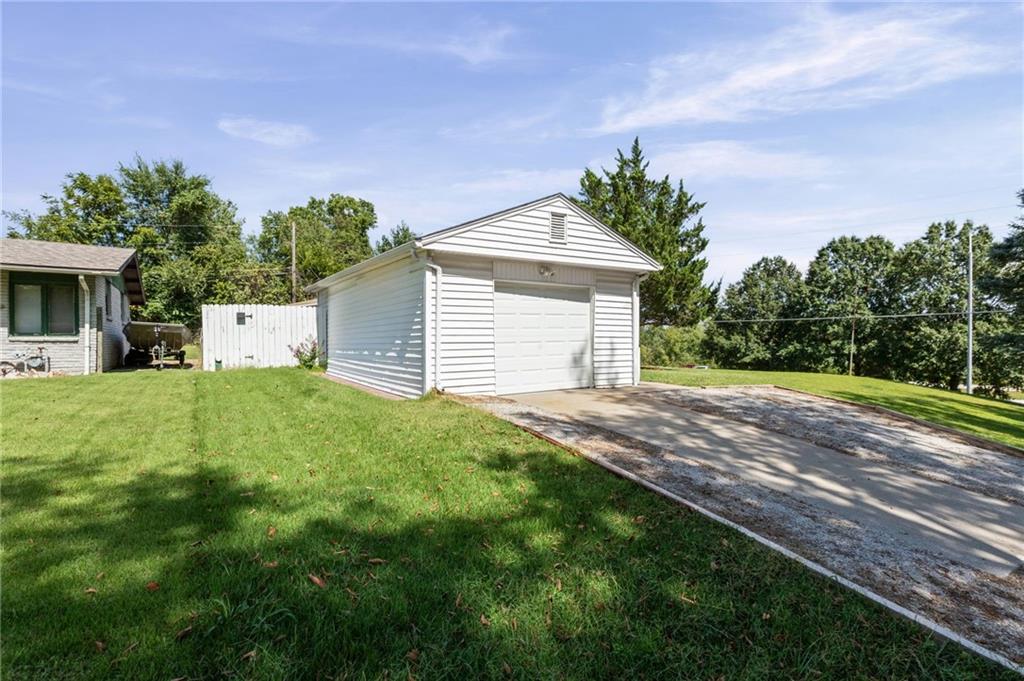 800 Marilynn Ave, Liberty, MO 64068