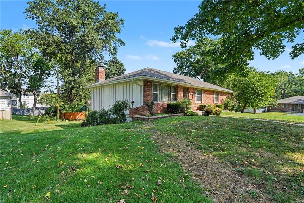 200 W 104th Ter, Kansas City, MO 64114