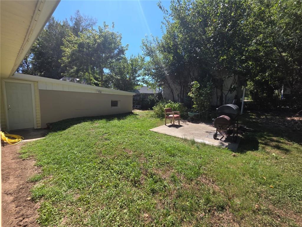 1112 Leslie St, Independence, MO 64050