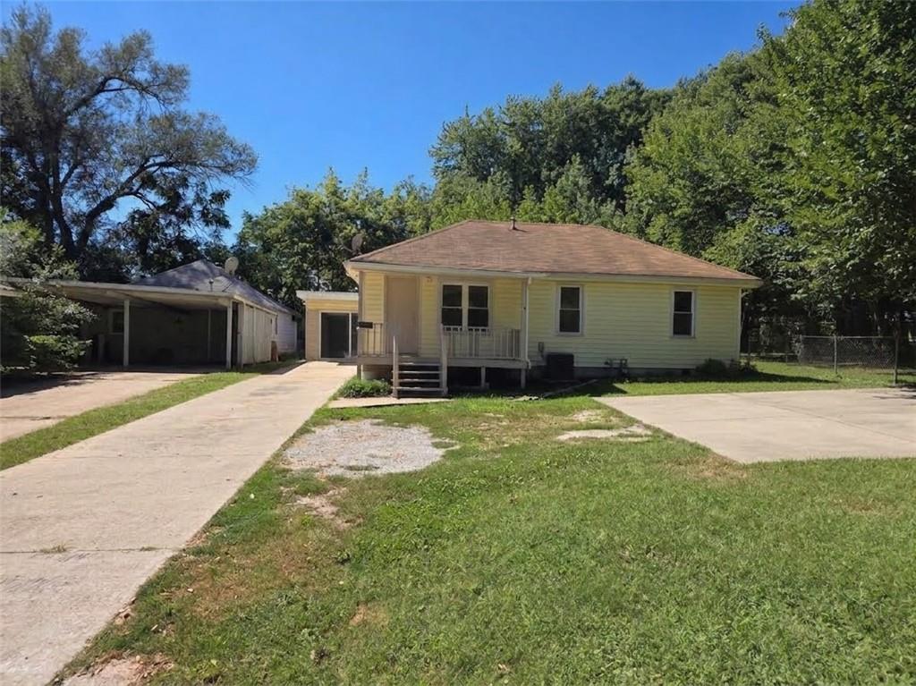 1112 Leslie St, Independence, MO 64050