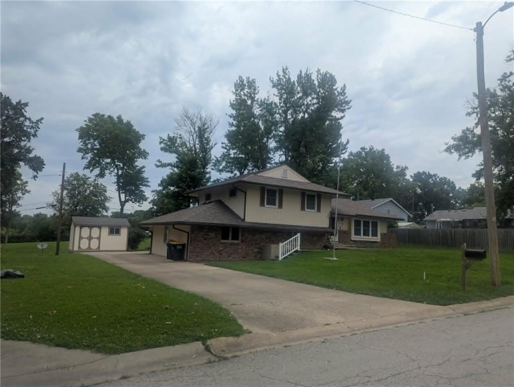 1104 W Forrest Ln, Excelsior Springs, MO 64024