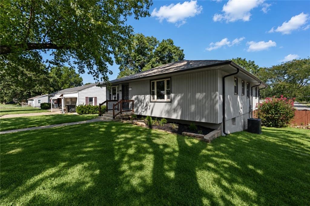 5813 Sterling Ave, Raytown, MO 64133