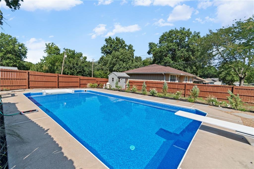 5813 Sterling Ave, Raytown, MO 64133