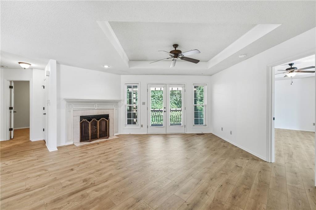 2558 NE Dale Hunter Ln, Lee's Summit, MO 64086