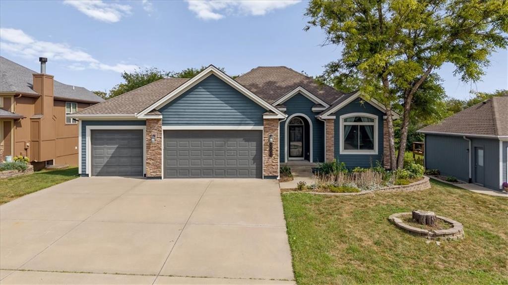 2000 NE 197th Ct, Smithville, MO 64089