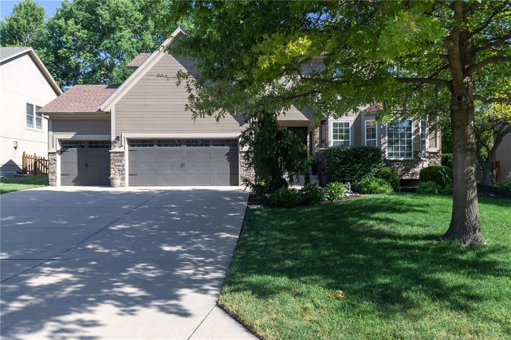 2636 W Whitney St, Olathe, KS 66061