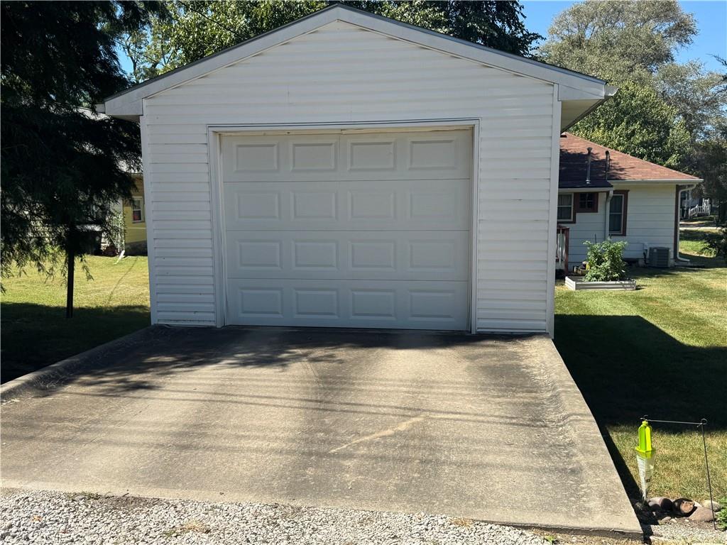 218 N Campbell St, Pleasant Hill, MO 64080