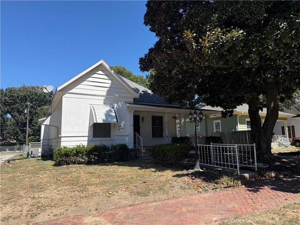 714 W 8th St, Pittsburg, KS 66762
