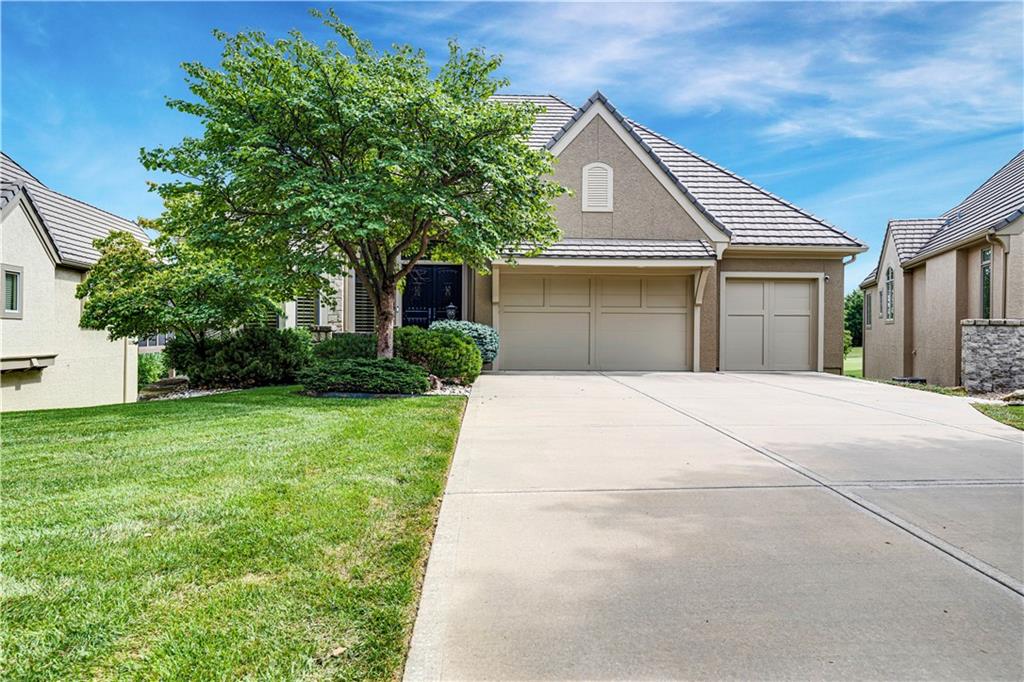 14105 Nicklaus Dr, Overland Park, KS 66223