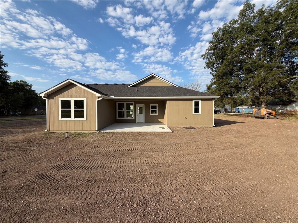 102 W 4th St, Creighton, MO 64739