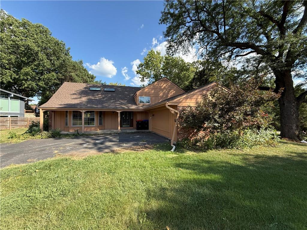 8727 W 104th St, Overland Park, KS 66212