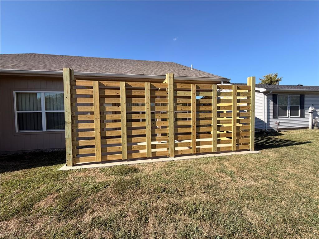 413 NE Poplar Ct, Oak Grove, MO 64075
