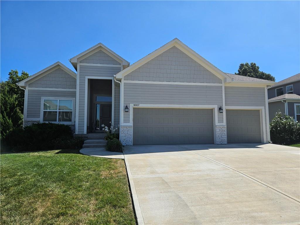 16807 S Durango St, Olathe, KS 66062