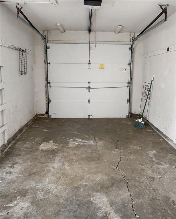 17000 E Sailsbury Rd, Independence, MO 64056