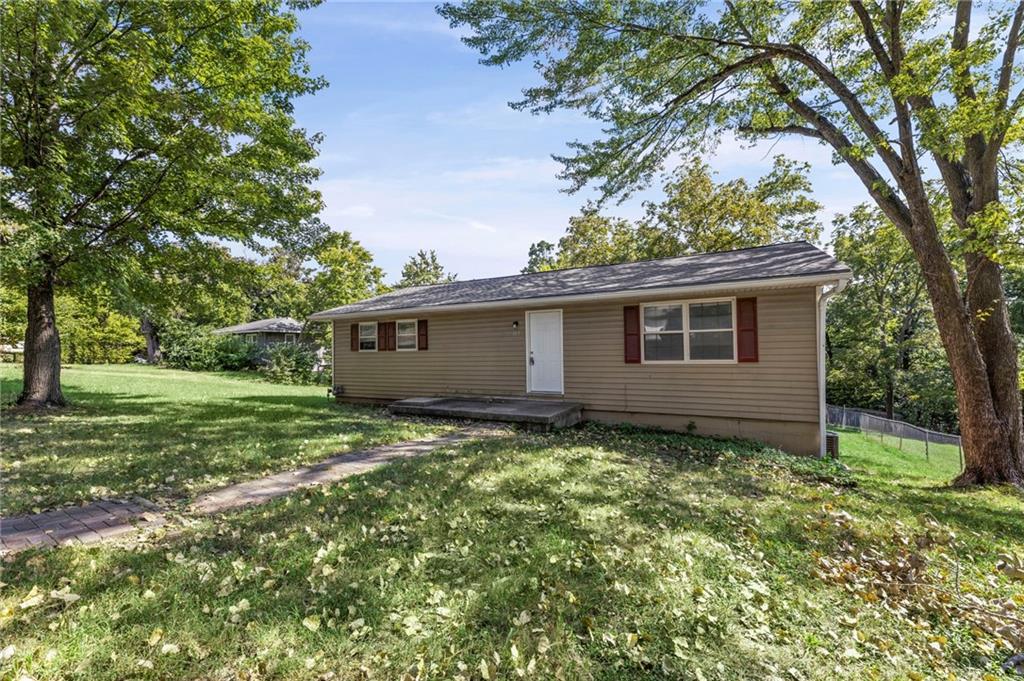 307 E 165th St, Belton, MO 64012