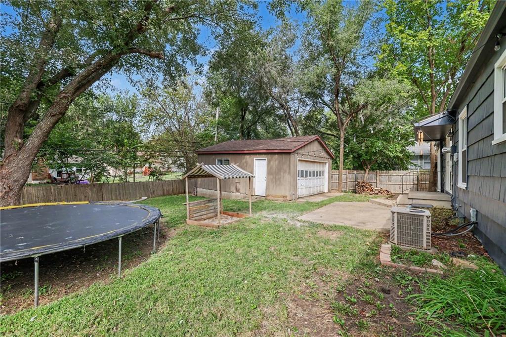 13254 Park Hills Dr, Grandview, MO 64030