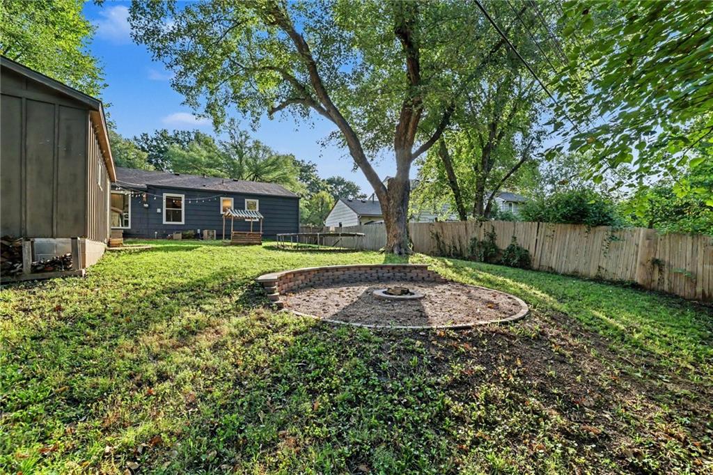 13254 Park Hills Dr, Grandview, MO 64030