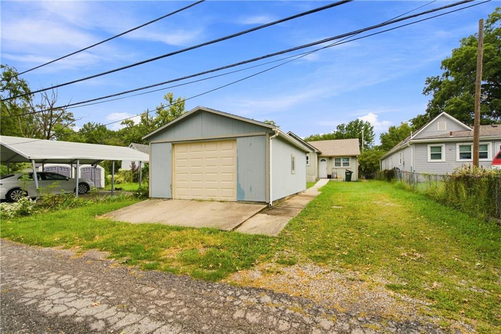 1209 High St, Leavenworth, KS 66048