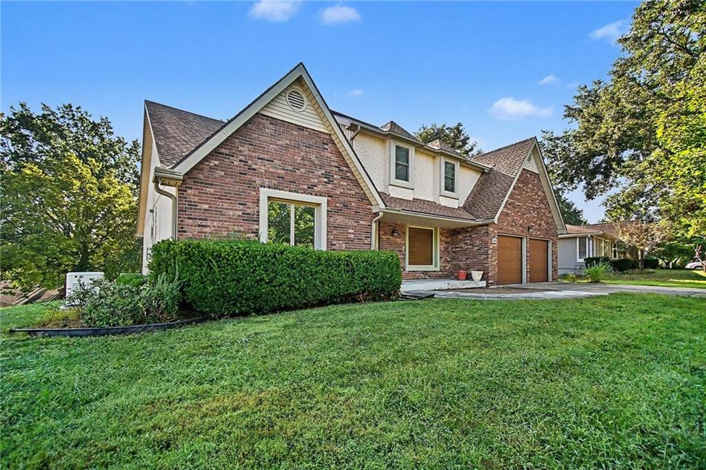 7605 NW Roberts Rd, Weatherby Lake, MO 64152