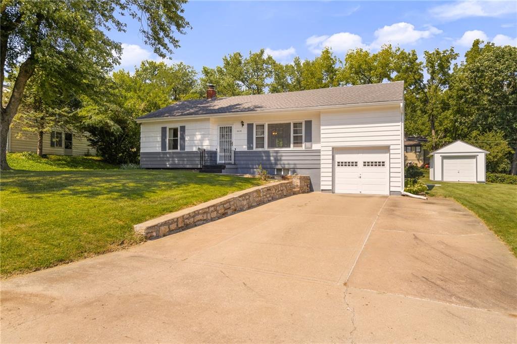 10112 E 79th Ter, Raytown, MO 64138