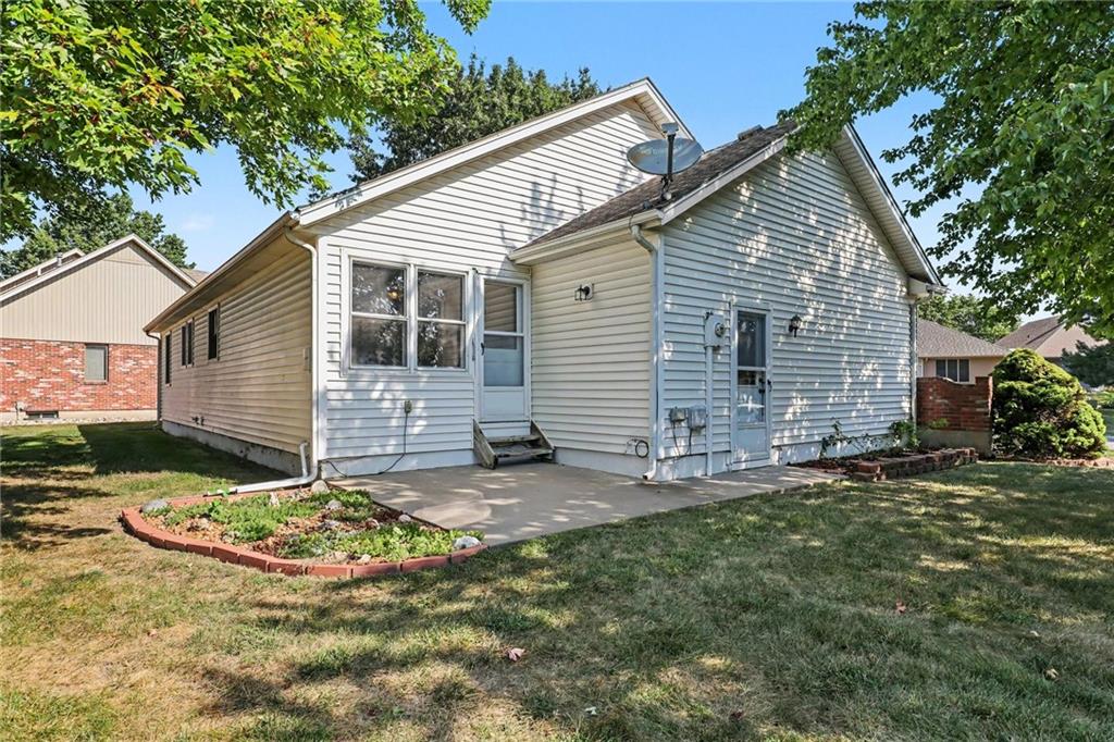 616 SW Hoke Ln, Lee's Summit, MO 64081