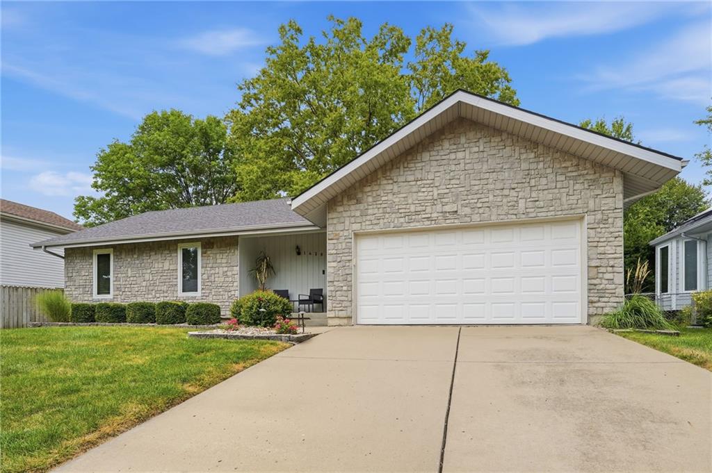 1628 NE Westwind Dr, Lee's Summit, MO 64086