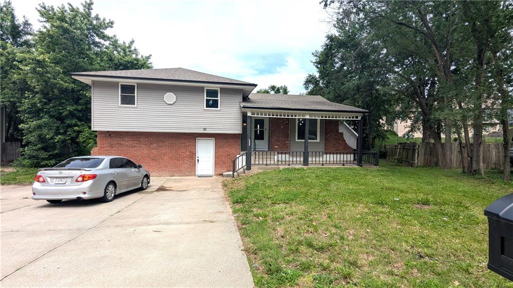2005 N Plymouth Rd, Independence, MO 64058
