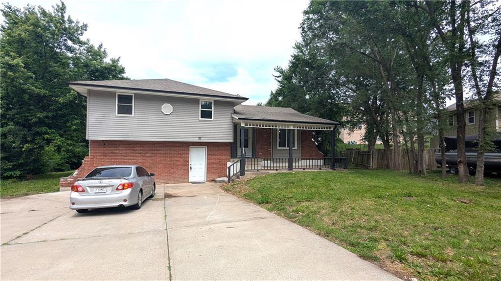 2005 N Plymouth Rd, Independence, MO 64058