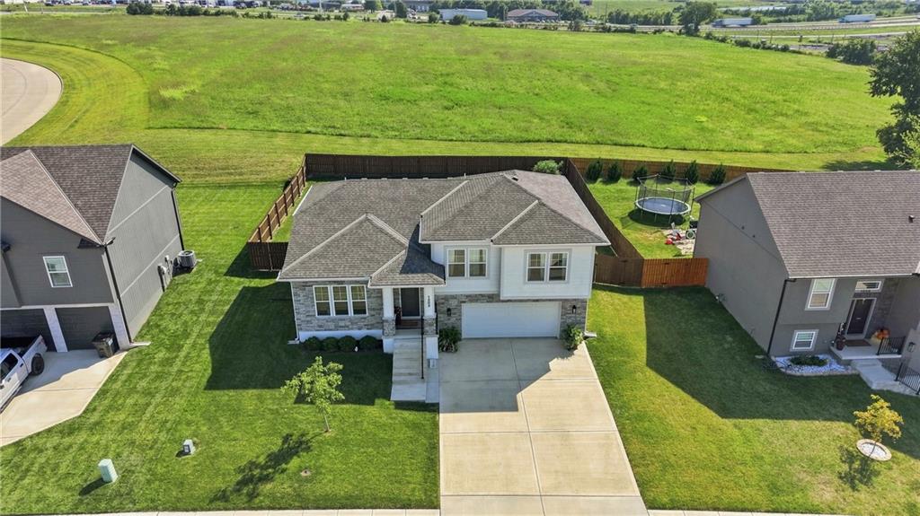1203 3rd St, Oak Grove, MO 64075