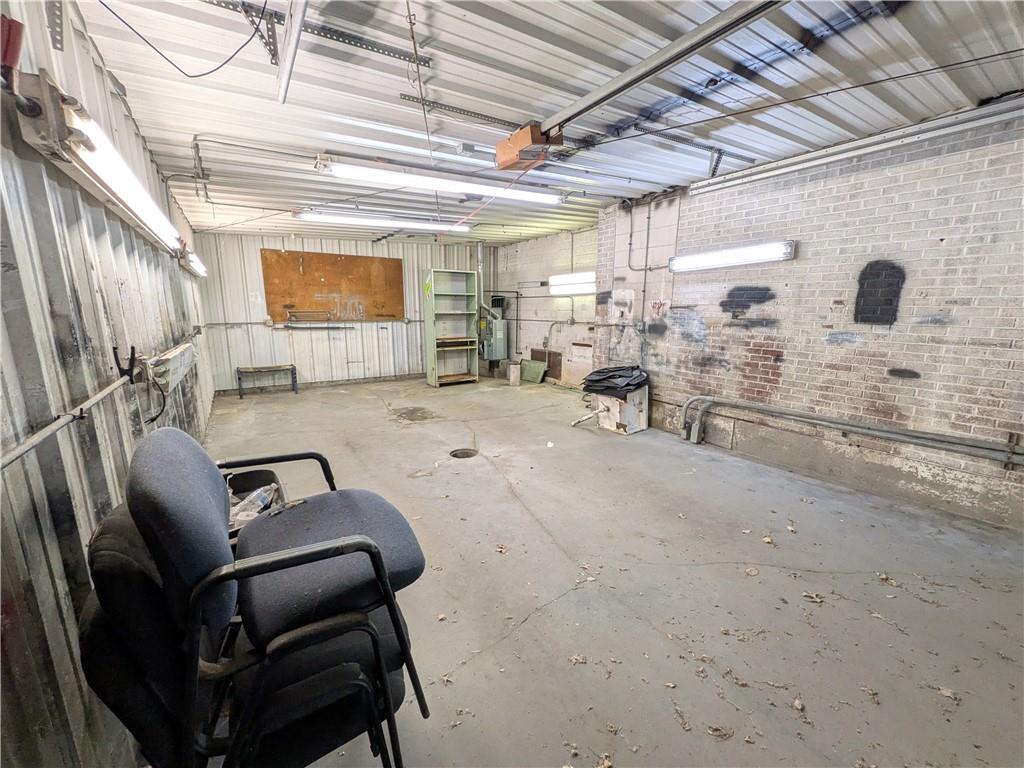 1710 S Belt Hw, St Joseph, MO 64507