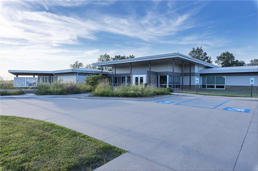 409 NE Crescent St, Lee's Summit, MO 64086