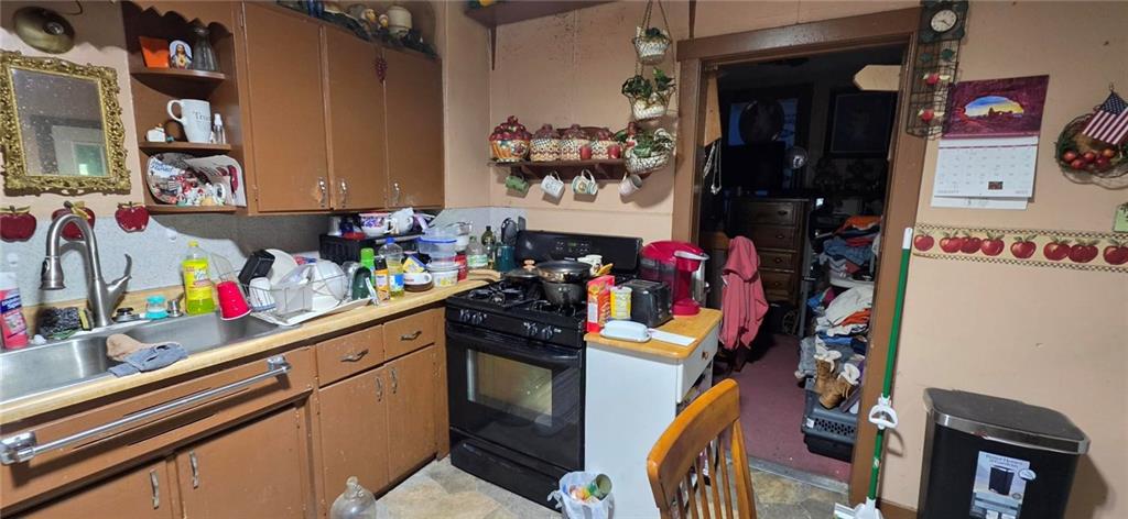 2718 Pear St, St Joseph, MO 64503
