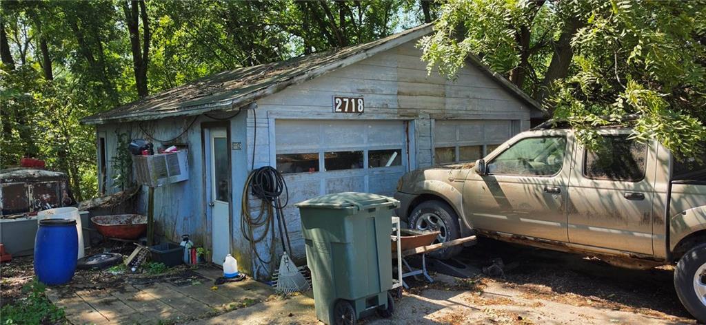 2718 Pear St, St Joseph, MO 64503