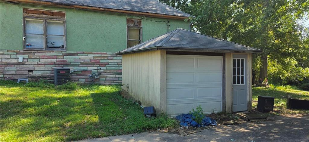 2718 Pear St, St Joseph, MO 64503