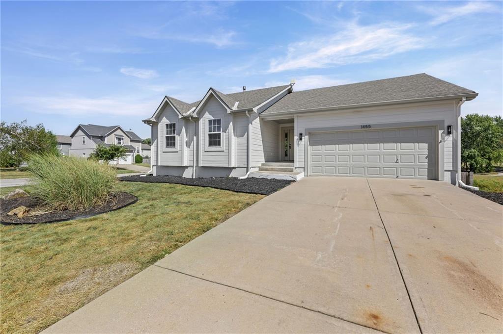1455 Starbrooke Dr, Louisburg, KS 66053