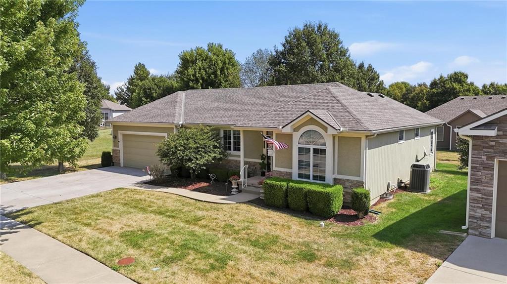 29419 Palmer Dr, Paola, KS 66071