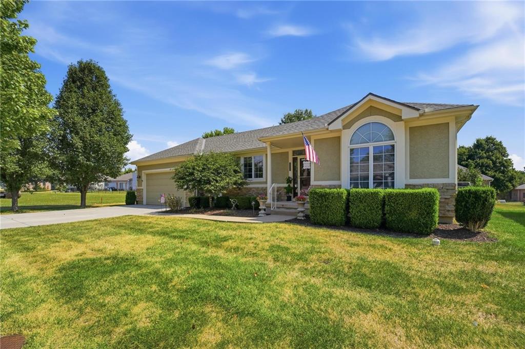 29419 Palmer Dr, Paola, KS 66071