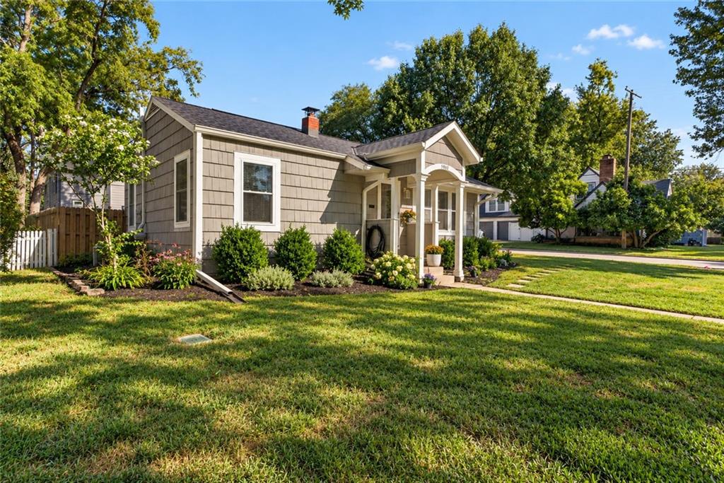 5943 El Monte St, Fairway, KS 66205
