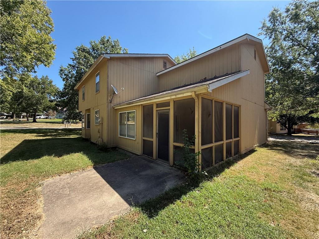 1101 Somerset Cir, Lawrence, KS 66049