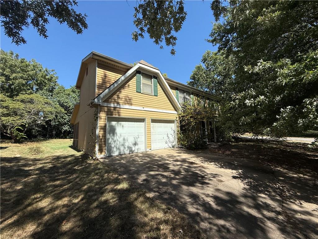 1101 Somerset Cir, Lawrence, KS 66049