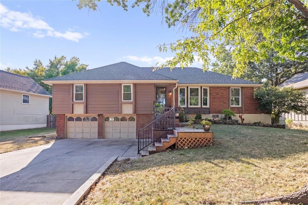 300 Johnston Dr, Raymore, MO 64083