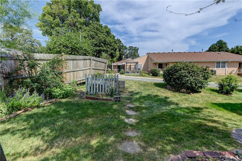 6206 Ash Ct, Raytown, MO 64133