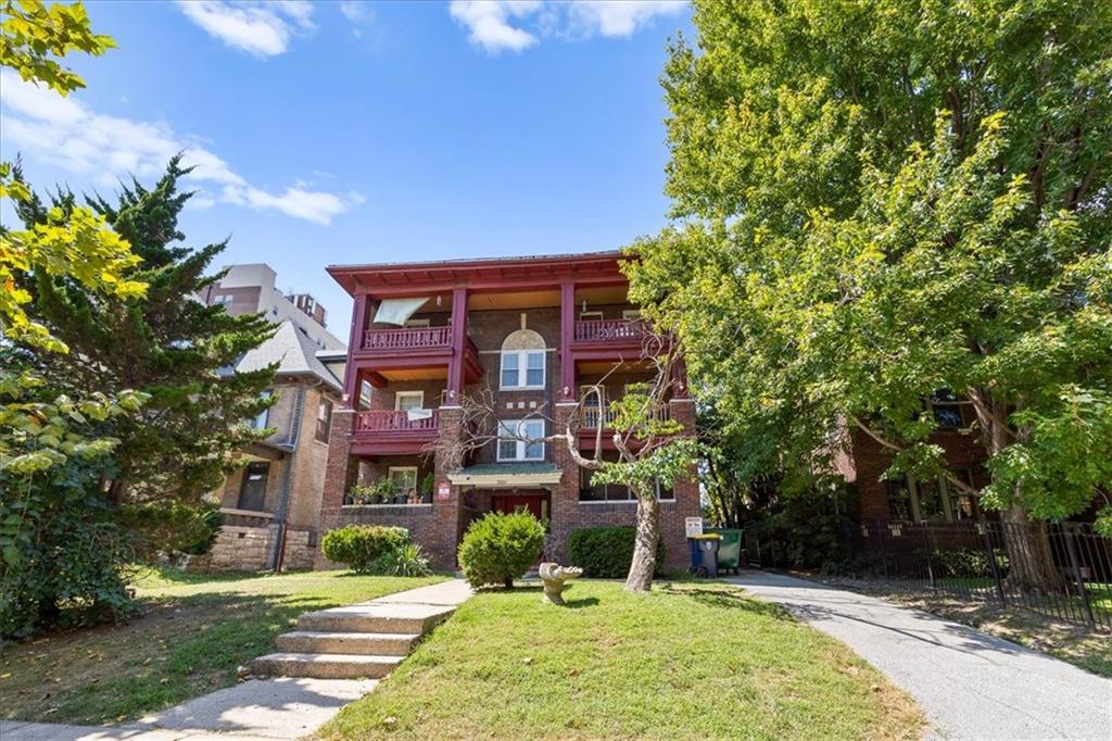 3820 Walnut St, Kansas City, MO 64111