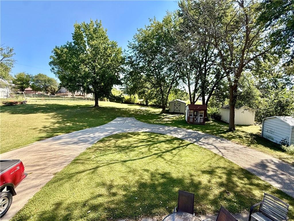 1229 Crestview Dr, Maryville, MO 64468