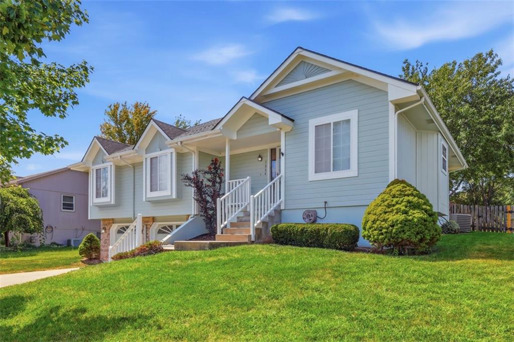 1534 NE Stonewood Dr, Lee's Summit, MO 64086