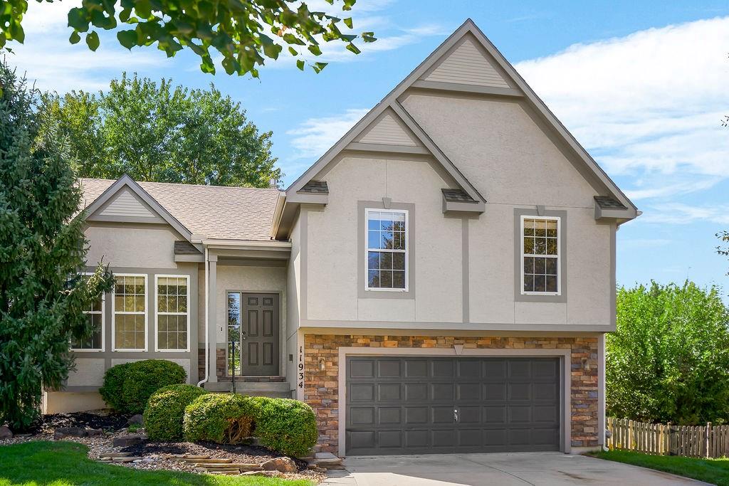 11934 S Lincoln St, Olathe, KS 66061