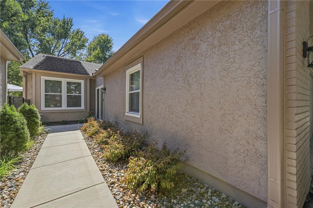 12843 Cambridge Rd, Leawood, KS 66209